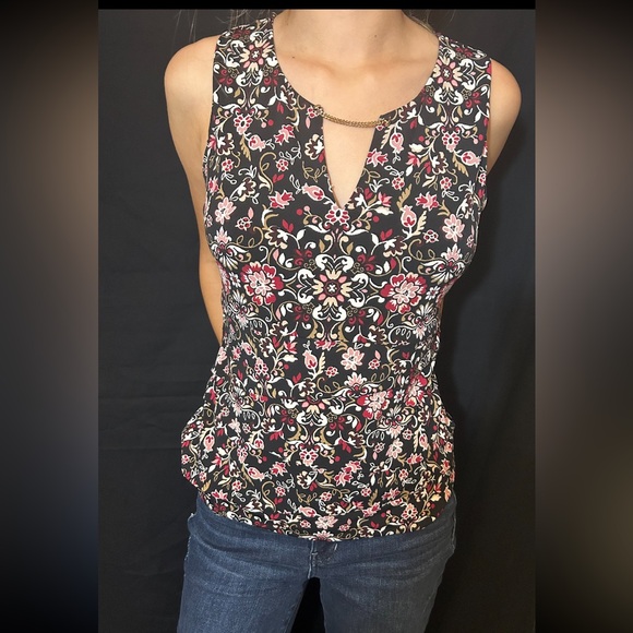 White House Black market top, sleeveless floral, tank top size medium - Picture 2 of 14